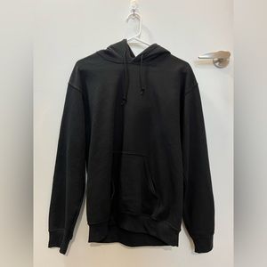 Black Gildan hoodie